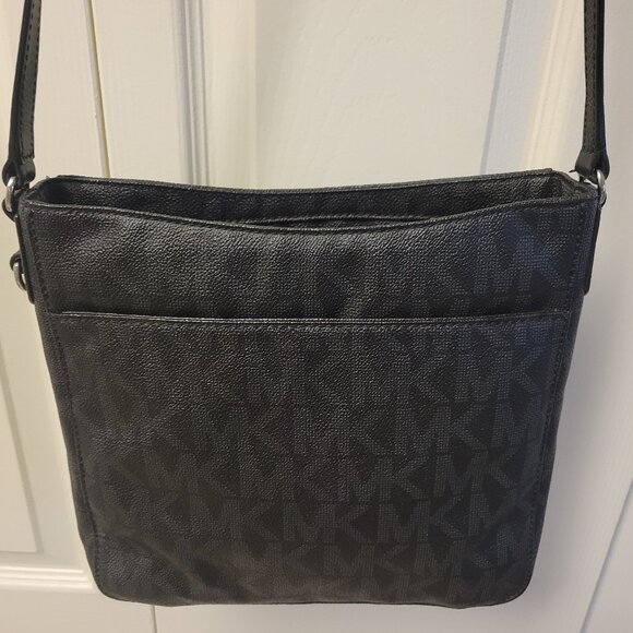 Michael Kors monogram messenger crossbody. EUC - Picture 2 of 16